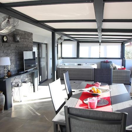 Luxurious Seaview Apartment Σίμπενικ Εξωτερικό φωτογραφία